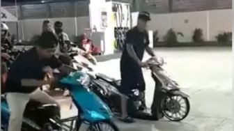 Balap Drag Bike di SPBU, Warganet Malah Salah Fokus dengan Motornya