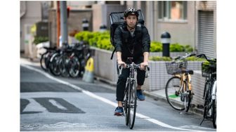 Akibat Corona, Atlet Anggar Jepang Banting Setir Jadi Tukang Antar Makanan