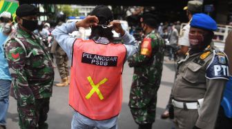 PSBB DKI Tindak 9.580 Pelanggar, 17 Pabrik dan 31 Kantor Ikut Diberi Sanksi