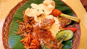 Viral Pedagang Agar-Agar Beli Nasi Padang Rp5 Ribu, Sukses Bikin Mewek Warganet