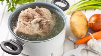 Terkuak! Mitos atau Fakta Sendok Bikin Daging Empuk Saat Dimasak?