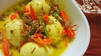 Biar Sahur Semangat, Yuk Jajal Resep Telur Acar Kuning