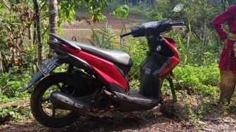 Honda BeAT Misterius Terparkir di Jalan Bikin Geger, Tak Ada Roda Depannya