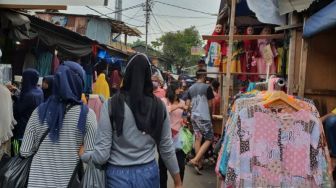 PKL Pasar Tanah Abang: Memang Pemerintah Mau Ganti Modal Dagangan Kami?