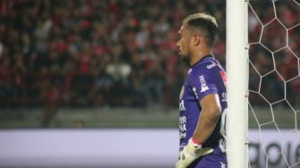 Kiper Bali United Samuel Reimas Bertahan Sendirian di Mes