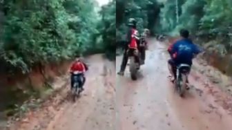 Viral Motor Bebek Libas Motor Off Road di Jalan Berlumpur, KLX Minggir!