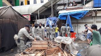 Langgar PSBB, Pemkot Bogor Tertibkan Lapak Pedagang Liar di Pasar Anyar