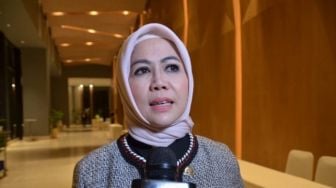 Intan Fauzi Salurkan Bansos untuk Warga Terdampak Covid-19