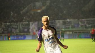 Raphael Maitimo Resmi Merapat ke Barito Putera