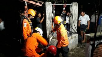 Terjatuh Ke Sumur Sedalam 20 Meter, Seorang Warga di Jembrana Selamat