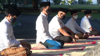 Presiden Jokowi Salat Idul Fitri 1441 H di Istana Bogor