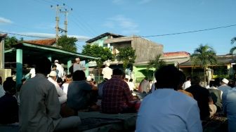 Pakai Masker, Begini Suasana Salat Ied Jamaah di Kabupaten Bogor