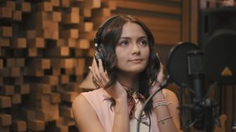 Bintangi 'Ranah 3 Warna', Amanda Rawles Pertama Kali Pakai Hijab di Film