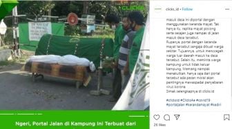 Cegah Corona, Kampung Ini Diportal Pakai Keranda Mayat, Berani Masuk??