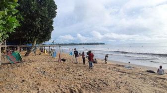 Larangan Pemkab Dinilai Tidak Tegas, Wisata Pantai di Pandeglang Tetap Buka