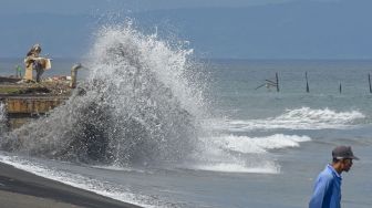 Peringatan Dini! Waspada Gelombang Setinggi 5 Meter di Perairan Selatan Bali