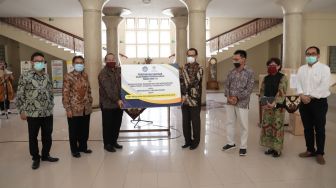 Tangani Covid-19, UGM Dapat Bantuan Alat PCR dan APD dari Kemdikbud