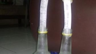 Mirip Ular, Wujud Air usai Dimasukkan ke Botol Sirup Ini Jadi Sorotan