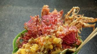 Tak Hanya Mawar, Thailand Punya Camilan Keripik Aneka Bunga yang Digoreng