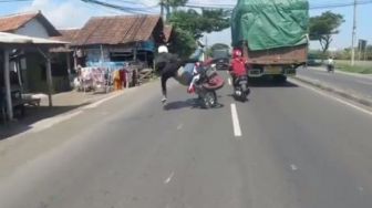 Mengenaskan, Remaja Oleng karena Jalan Rusak, Kepala Terlindas Truk