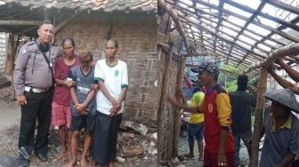 Rumah Doyong, Tidur di Tanah, Keluarga ini Tak Dapat Bantuan Pemerintah