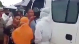 Viral Video Warga Usir Tim Medis, Disebut Sudah Tak Lagi Percaya Covid-19