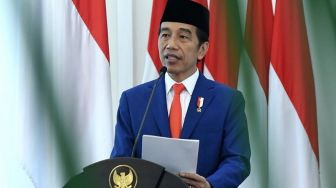 Tempat Ibadah hingga Sekolah Bersiap New Normal, Jokowi Ingatkan Hal Ini