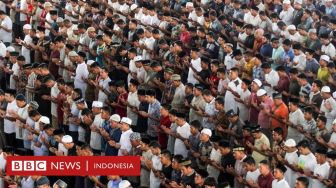 Amsakar Achmad: Salat Jumat dan Idul Fitri di Batam Dibolehkan Tidak Berjarak