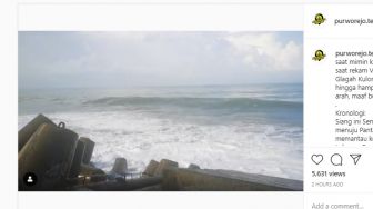 Detik-detik Warga Dihantam Ombak Tinggi Pantai Glagah Kulon Progo