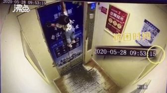 Viral Video Mengerikan Bocah 2 Tahun Tersangkut Lift
