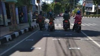 Viral Marka Jalan Edisi Physical Distancing, Serasa Starting Grid MotoGP