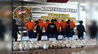 Barang Bukti Gudang Narkoba di Sukaraja Berbentuk Bola Jumlahnya Banyak