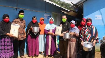 Terasingkan’ Sejak Pandemi Corona, PKS Sambangi Korban Banjir diLebakgedong