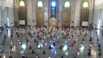 Jaga Social Distancing antar Jemaah, Arab Saudi kembali Buka 77 Masjid