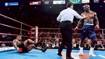 Setelah 24 Tahun Berlalu, Holyfield Bongkar Kunci TKO-kan Mike Tyson