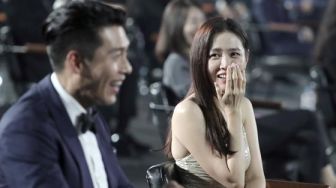 Heboh Resmi Dipacari Hyun Bin, Son Ye Jin Malu