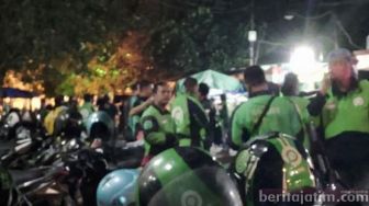 Puluhan Pengemudi Ojol di Surabaya Geruduk Kamar Mayat RS Dokter Soetomo