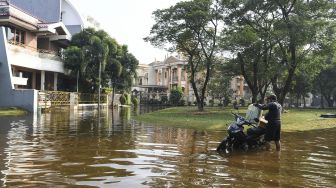 Banjir Rob Landa Kompleks Pantai Mutiara