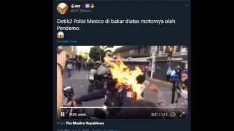 Detik-Detik Polisi Dibakar Hidup-Hidup di Atas Motor oleh Demonstran