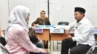 Laman PPDB Jabar Tak Bisa Diakses, Orang Tua Siswa Datangi Sekolah