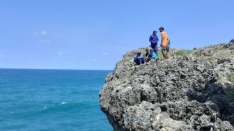 Diduga Jatuh Dari Tebing 50 Meter, Wasgyanto Hilang di Pantai Kesirat