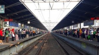 Periode 4-6 Mei 2022, 111.700 Penumpang Tiba di Stasiun Gambir hingga Bekasi