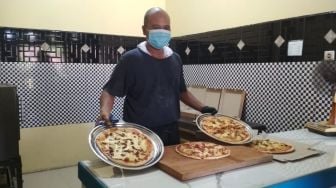 Awalnya Jualan Bakmi, Pizza Rendang hingga Smoked Beef Jifana Laris Manis