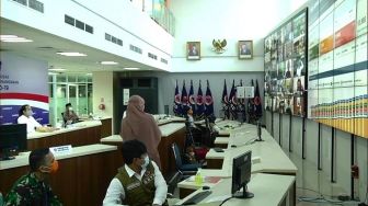 Jokowi Mendadak Pantau Data Terkini Covid-19 di Kantor Gugus Tugas