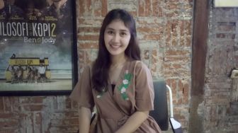 Penjual Gorengan Cantik Asal Jogja Sempat Dikatai Buluk Saat Kuliah