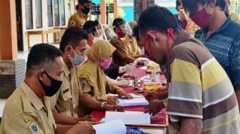 Dana BLT Tak Cair, Ratusan Warga Pintu Gobang Kuansing Geruduk Kantor Desa