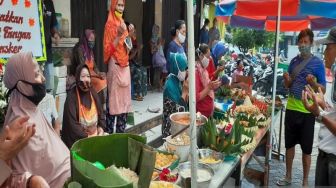 Pasar Kembang Solo Bebas Corona, Pedagang Syukuran dan Potong Tumpeng