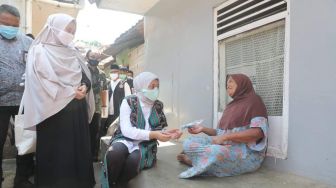 Setiap Jumat, Menaker Bantu Korban PHK Jadi Penyemprot Disinfektan