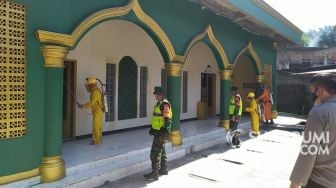 Empat Masjid Besar di Citarik Palabuhanratu Disterilisasi