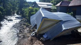 Detik-Detik Warung Makan di Jagakarsa Rusak Tergerus Longsor: Sudah Firasat